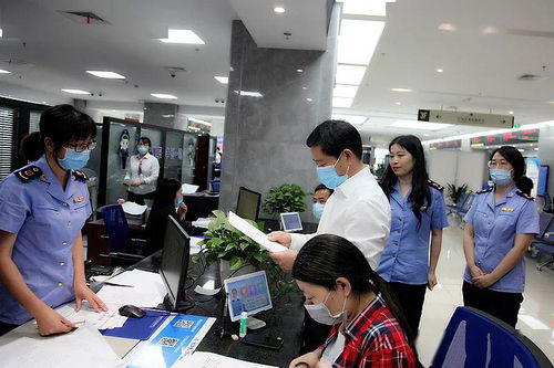 省市場監(jiān)管局局長章根明赴金華督查餐飲食品安全專項(xiàng)整治行動